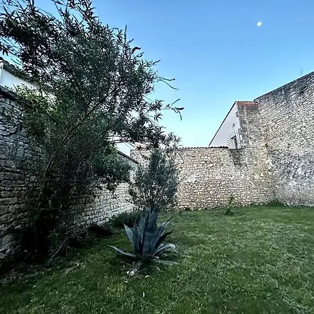 Le République - Avec Jardin Situés En Plein Cœur De Et Proche Des Thermes * Rochefort