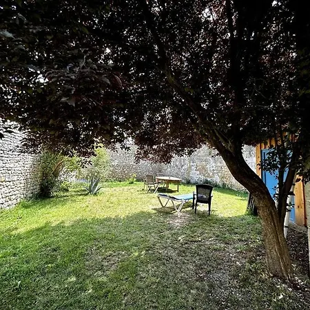 Le République - Avec Jardin Situés En Plein Cœur De Et Proche Des Thermes