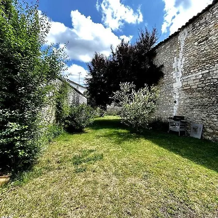 Appartement Le République - Avec Jardin Situés En Plein Cœur De Et Proche Des Thermes Rochefort
