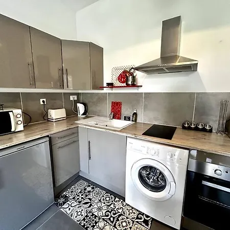 Le République - Avec Jardin Situés En Plein Cœur De Et Proche Des Thermes Appartement