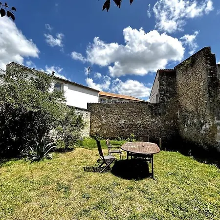 Appartement Le République - Avec Jardin Situés En Plein Cœur De Et Proche Des Thermes Rochefort