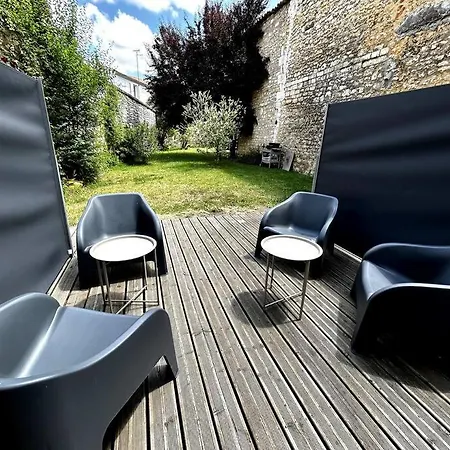 Le République - Avec Jardin Situés En Plein Cœur De Et Proche Des Thermes Appartement