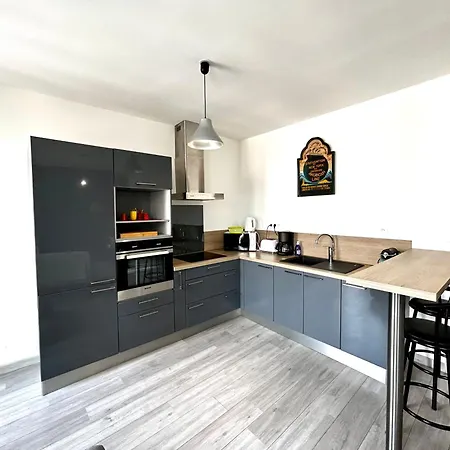 Le République - Avec Jardin Situés En Plein Cœur De Et Proche Des Thermes Appartement Rochefort