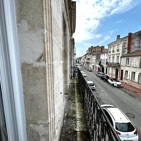 Le Republique - Avec Jardin Situes En Plein Coeur De Et Proche Des Thermes Apartment
