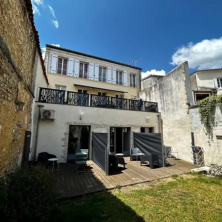 Le Republique - Avec Jardin Situes En Plein Coeur De Et Proche Des Thermes * Rochefort