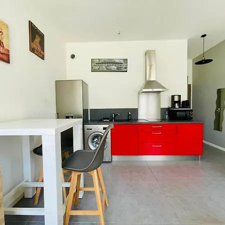 Le Republique - Avec Jardin Situes En Plein Coeur De Et Proche Des Thermes *