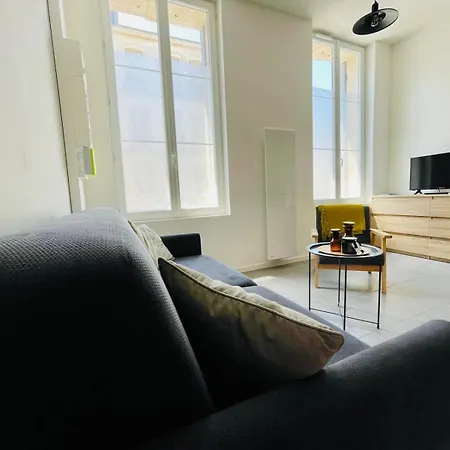 Le Republique - Avec Jardin Situes En Plein Coeur De Et Proche Des Thermes Apartment