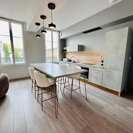 Le République - Avec Jardin Situés En Plein Cœur De Et Proche Des Thermes Appartement Rochefort