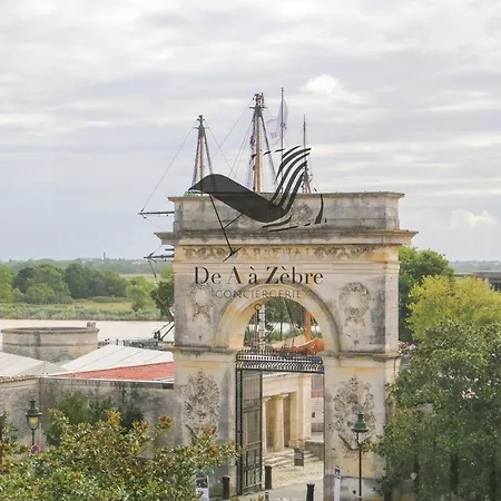 Le Republique - Avec Jardin Situes En Plein Coeur De Et Proche Des Thermes * Rochefort (Charente-Maritime)
