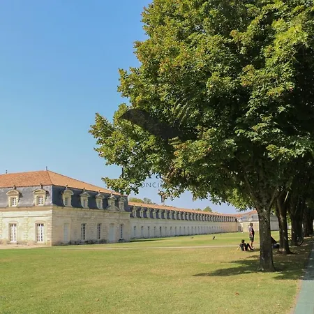 Le Republique - Avec Jardin Situes En Plein Coeur De Et Proche Des Thermes Rochefort (Charente-Maritime)