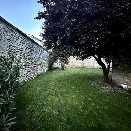 Le Republique - Avec Jardin Situes En Plein Coeur De Et Proche Des Thermes Lejlighed *